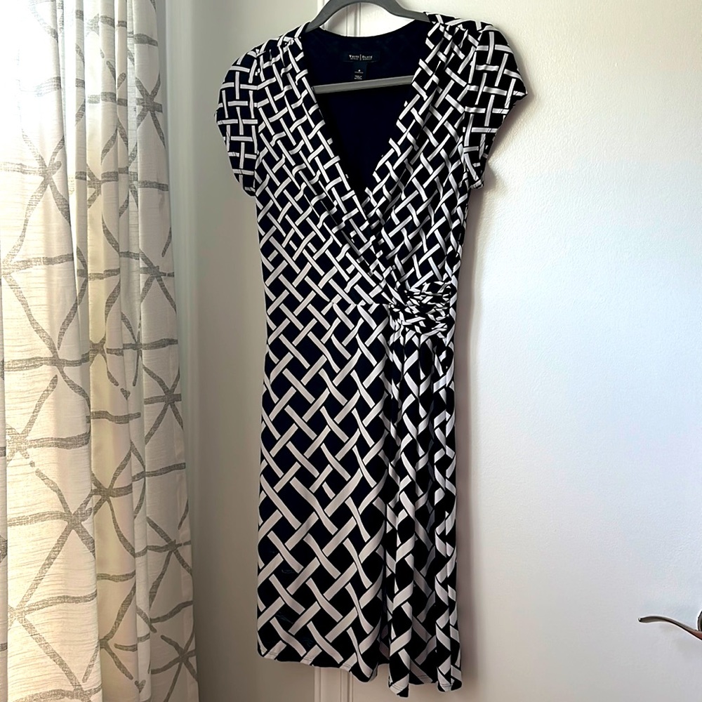 White House Black Market short sleeve wrap dress - size 4